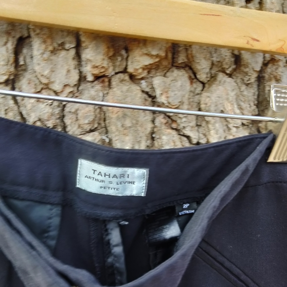 ⬇️Price Drop!⬇️Tahari (Arthur S Levine) Trousers in size 2P - Picture 3 of 3